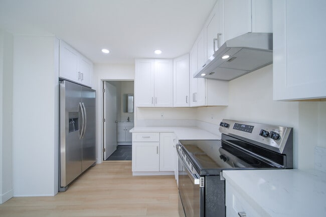 Building Photo - 206 W Broadbent Dr