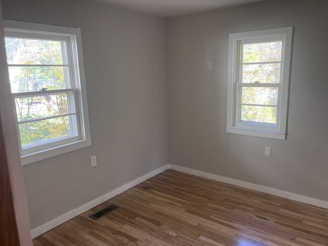 Building Photo - 724 Silver St