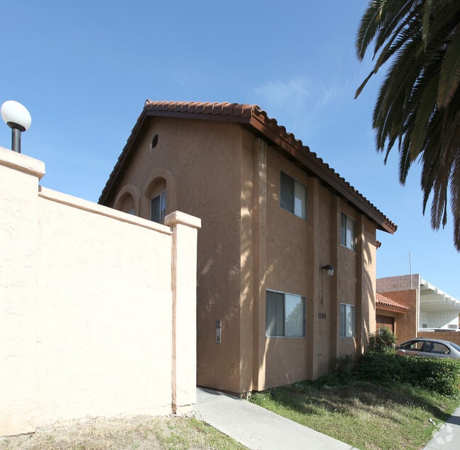 Building Photo - 4280 Highland Ave