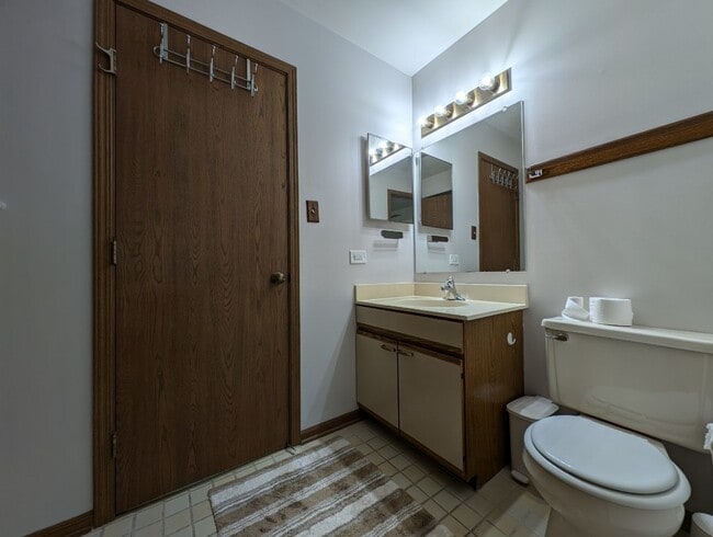 Building Photo - 9200 Drummond Dr