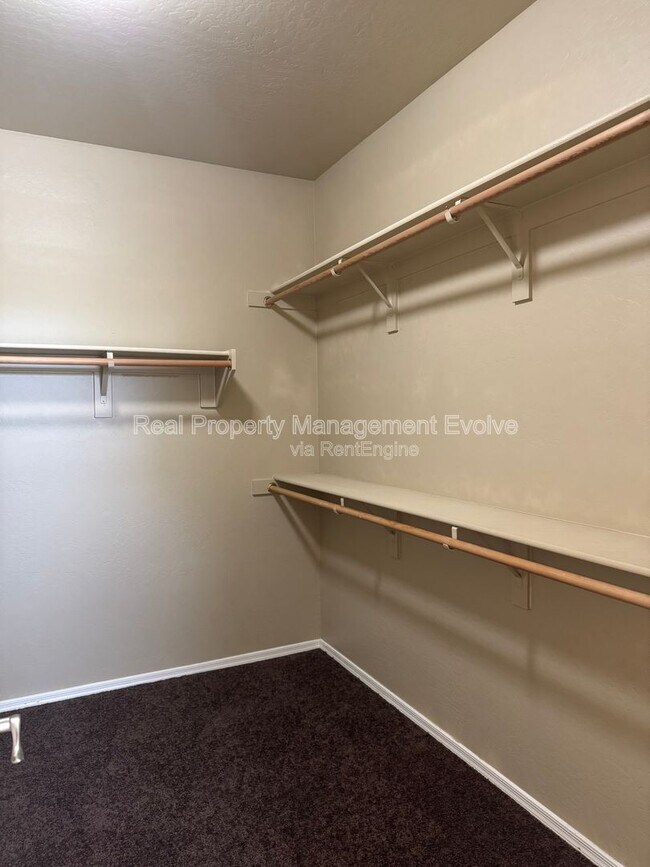 Building Photo - 15440 W Jefferson St