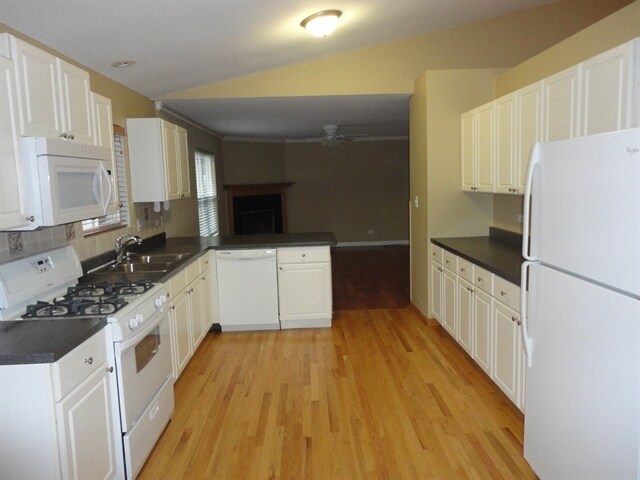 Building Photo - 4312 E Lake Shore Dr