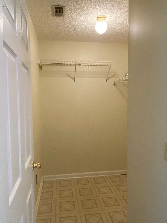 Building Photo - 854 Lyndsi Ln