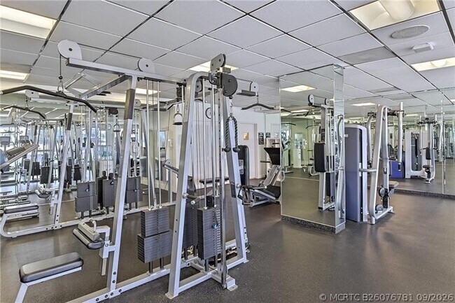 Building Photo - 2200 S Ocean Ln