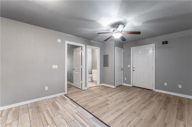 Building Photo - 109 2nd Ave SW