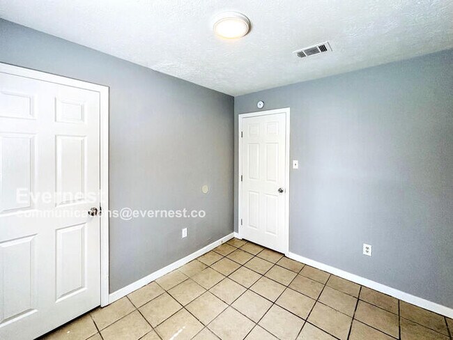 Building Photo - 6564 Abraham Lincoln Dr