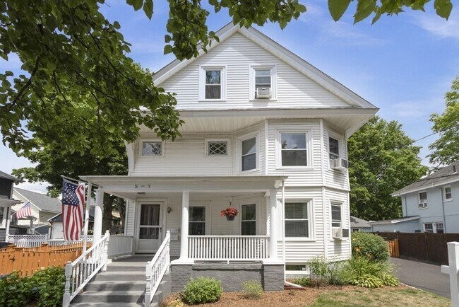 Building Photo - 7 Grand St