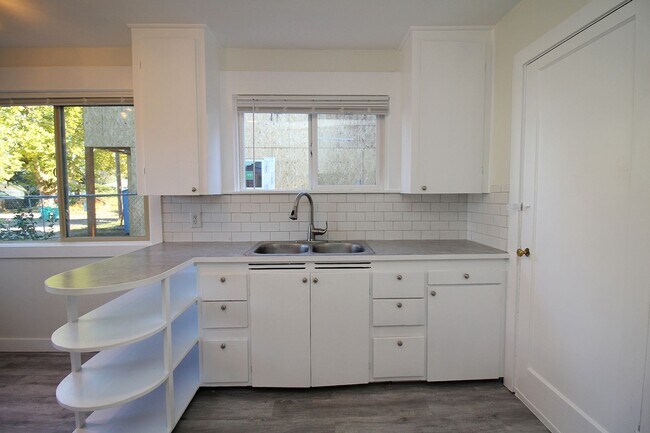 Building Photo - 4756-4760-4760 N Vanderbilt St