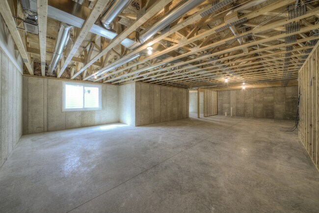 Building Photo - 2 BEDROOM | 2 BATH | DOUBLE GARAGE | SPACIOUS TOWNHOME