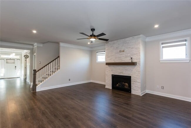 Building Photo - 5015 Montes Ln