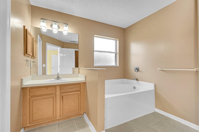 Building Photo - 2518 SE Cooper Ln