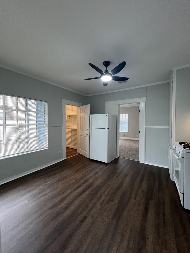 Building Photo - 124-126 Wiggins Pl