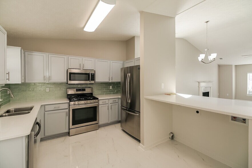 Building Photo - 350 Emerald Green Ct
