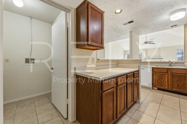 Building Photo - 604 David Curry Dr