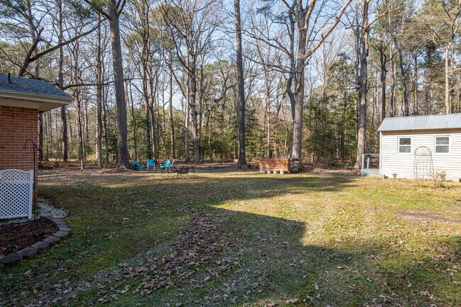Building Photo - Charming 2-Bedroom Picturesque Furnished H...