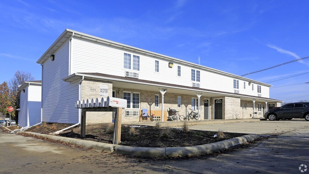 Interior Photo - The Grove at Main