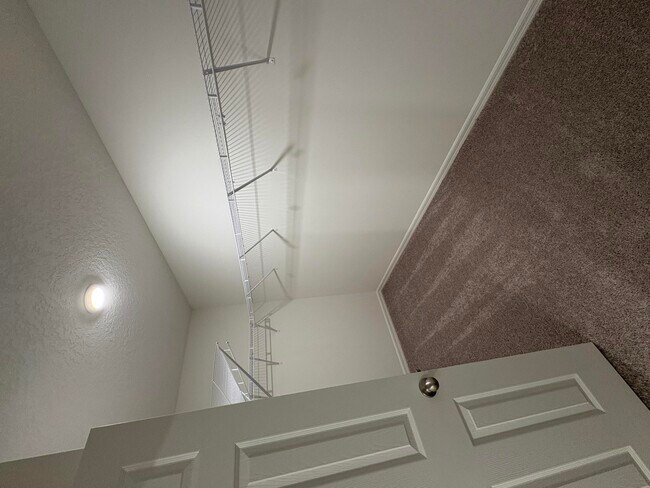 Building Photo - 295 SE Cres St