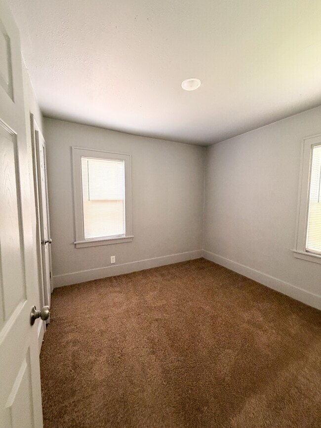Building Photo - 13225 Santa Rosa Dr