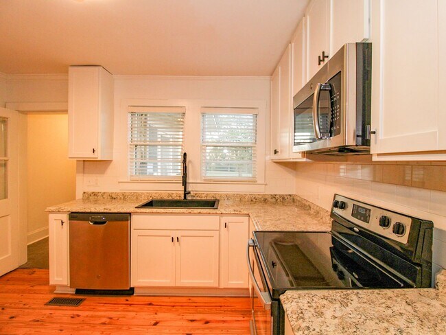 Building Photo - Lawn Care included! Downtown Athens! Walk to Athens State University!