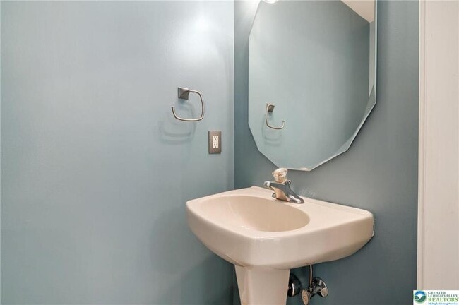 Building Photo - 5502 Tanglewood Ln