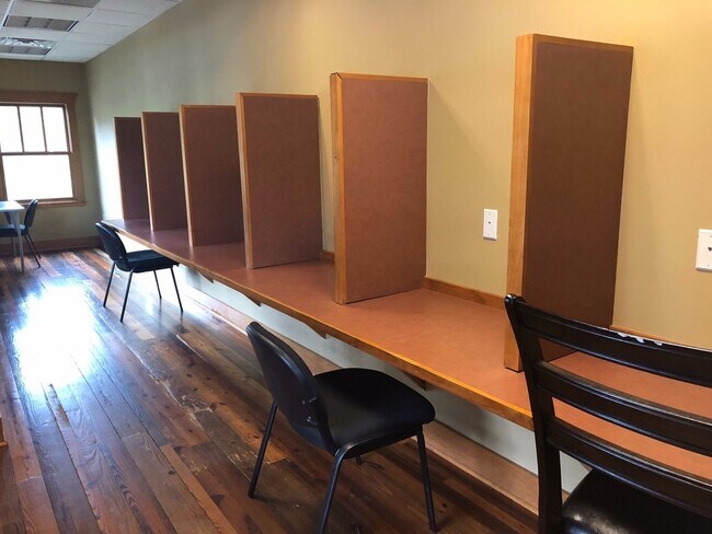 Building Photo - 3 Bedroom Condo at Harts Cove for $433 Per Bed!