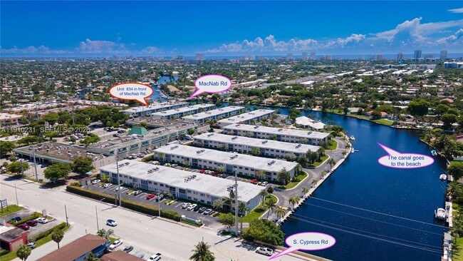 Building Photo - 180 Cypress Club Dr