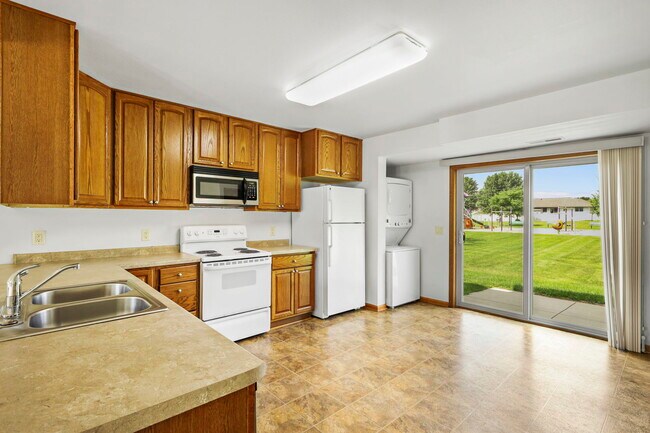 Building Photo - 400 Ramesh Ave, Fort Atkinson, WI 53538
