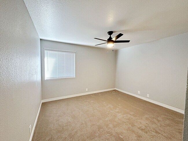 Building Photo - 2 BEDROOM 2 BATH FULLY REMODELED CONDO IN ...