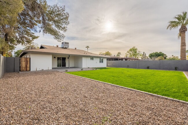 Building Photo - Stunning Clean Updated Home in Tempe!