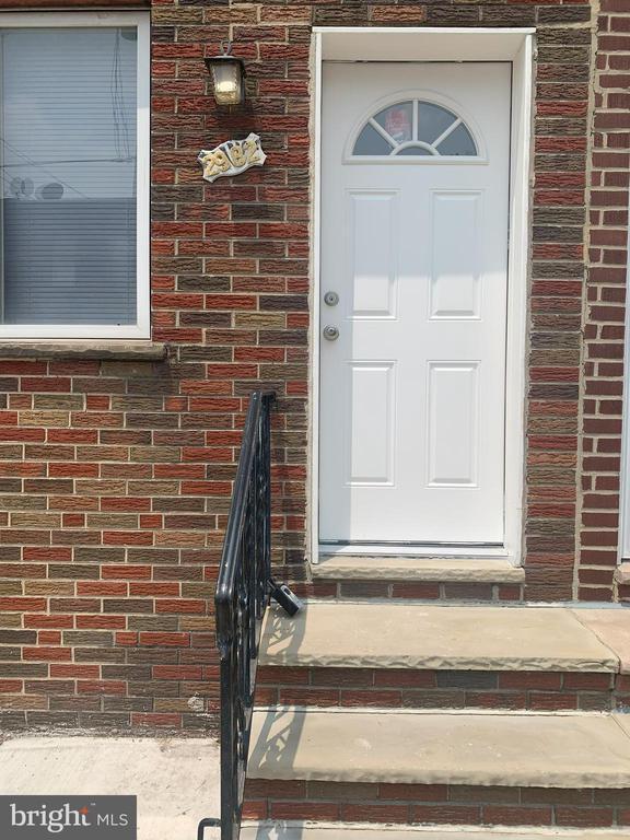 Building Photo - 2982 E Thompson St