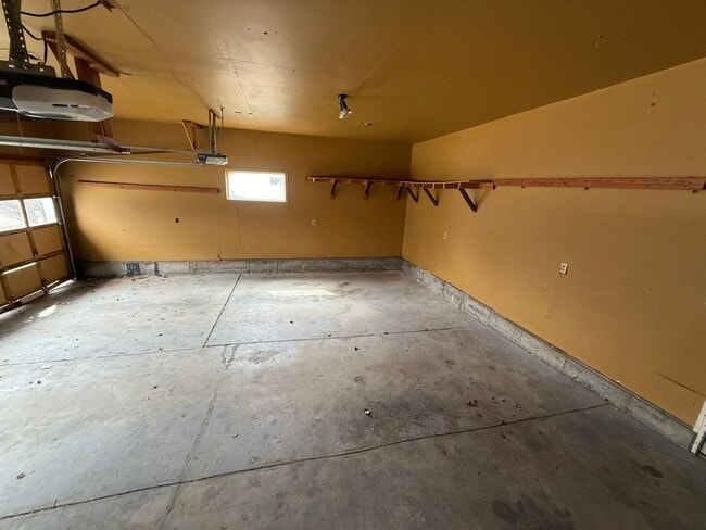 Building Photo - 4 Bedroom 2 Bathroom Home on Large Corner Lot with 2 Car Attached Garage In Great Neighborhood In...