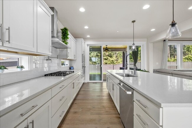 Building Photo - Luxury Living at Sagebrook