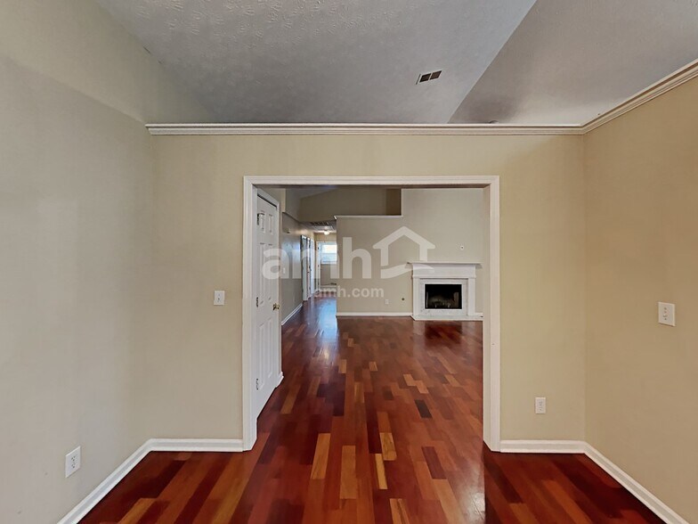 Building Photo - 3262 Millhollow Ter