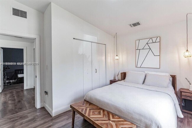 Building Photo - 944 NW 64th St