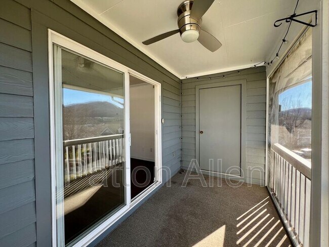 Building Photo - 4606 Breakers Ln