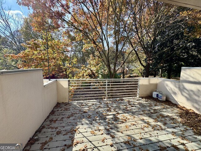 Building Photo - 1327 Peachtree View NE