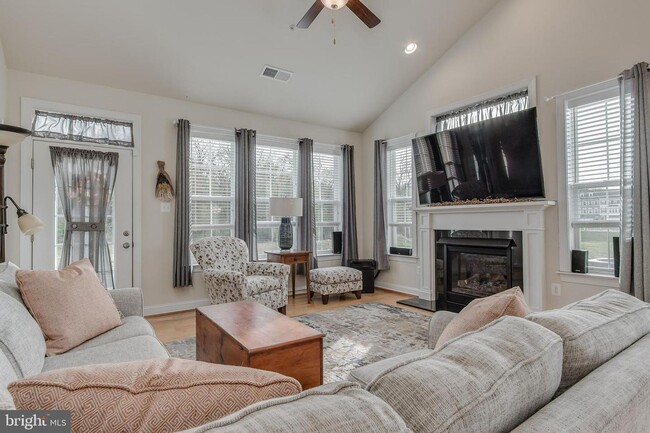 Building Photo - 20248 Huntington Ct