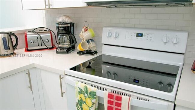 Building Photo - 18100 N Bay Rd