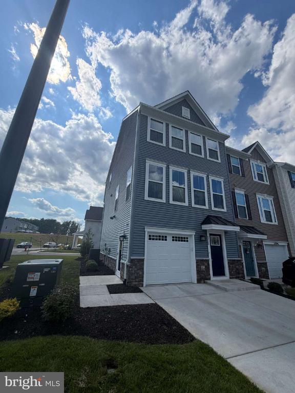 Building Photo - 8700 Stevenson Ln