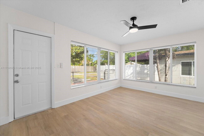 Building Photo - 1633 Dewey Street Apt #1, Hollywood, FL 33...