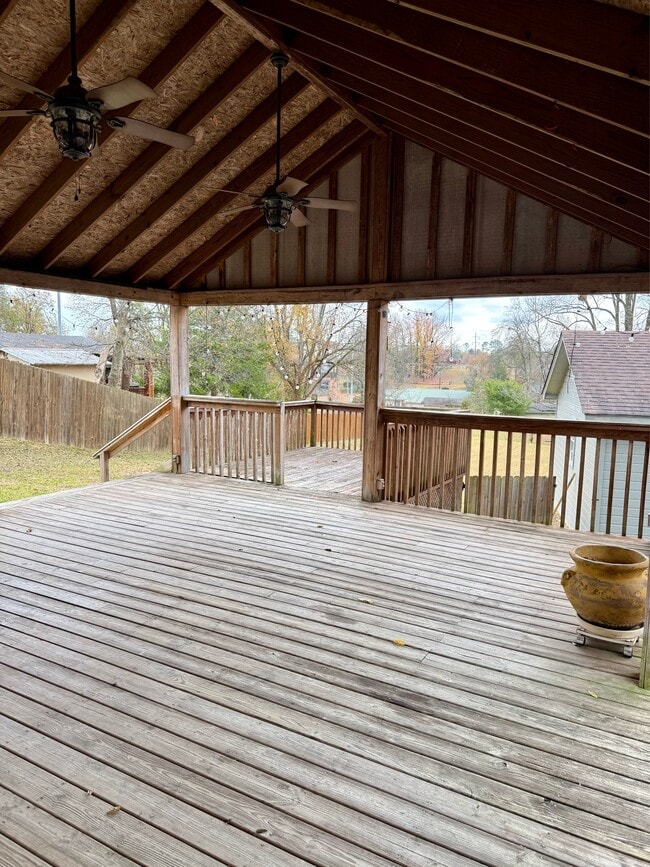 Building Photo - 909 President Ave