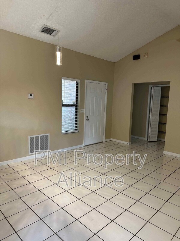 Building Photo - 1089 Covington St