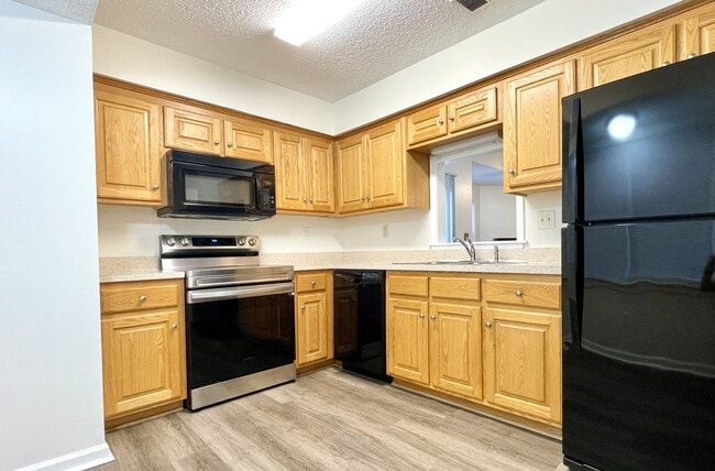 Building Photo - 1300 Debbs Ln
