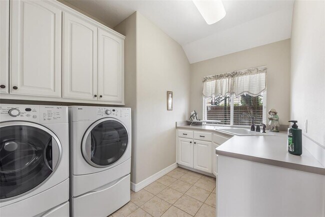 Building Photo - 30062 N Fulshear Dr