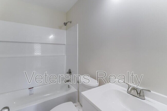 Building Photo - 129 Quarles St
