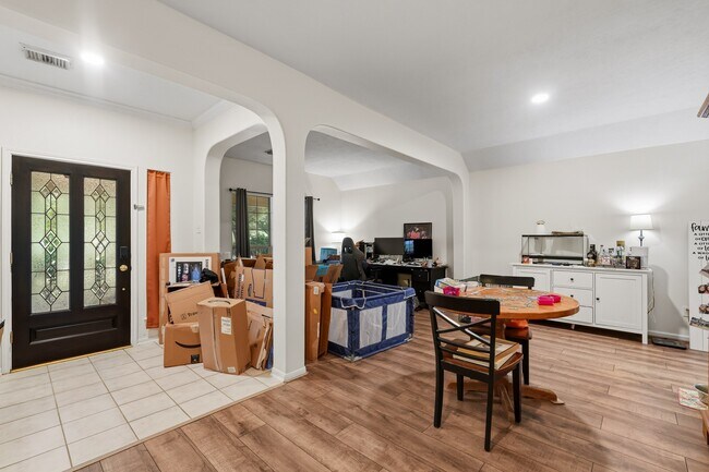 Building Photo - 3710 S Barnett Way