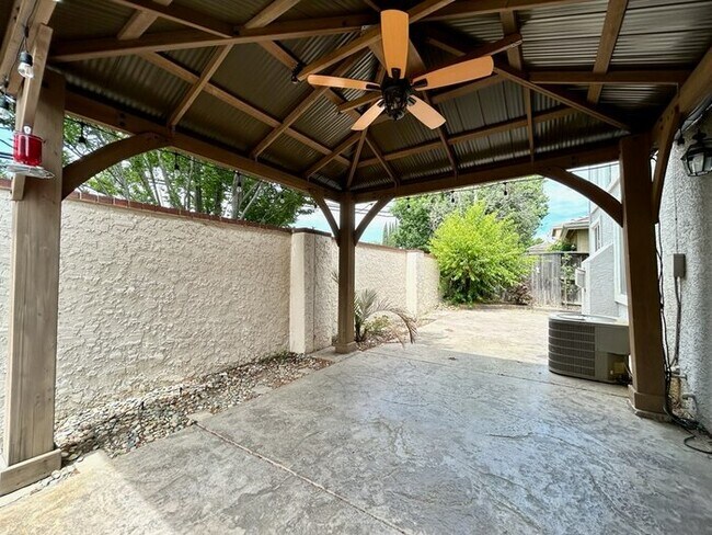 Building Photo - Gated Community! Beautiful 3bd/2.5bth in Folsom