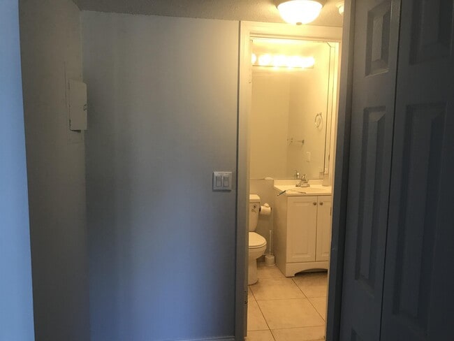 Building Photo - 492 Banyon Tree Cir