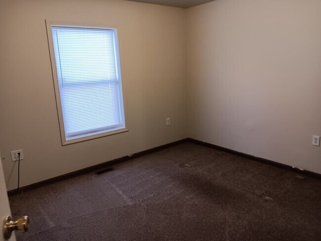 Building Photo - For Rent - Four-Bedroom Two-Bathroom Home Available NOW!