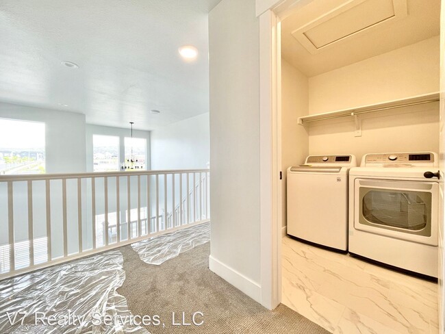 Building Photo - 3 br, 2.5 bath House - 4306 W. Rex Peak Way